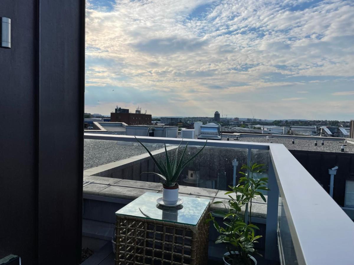 Modern & Spacious Penthouse In North London Leilighet Eksteriør bilde
