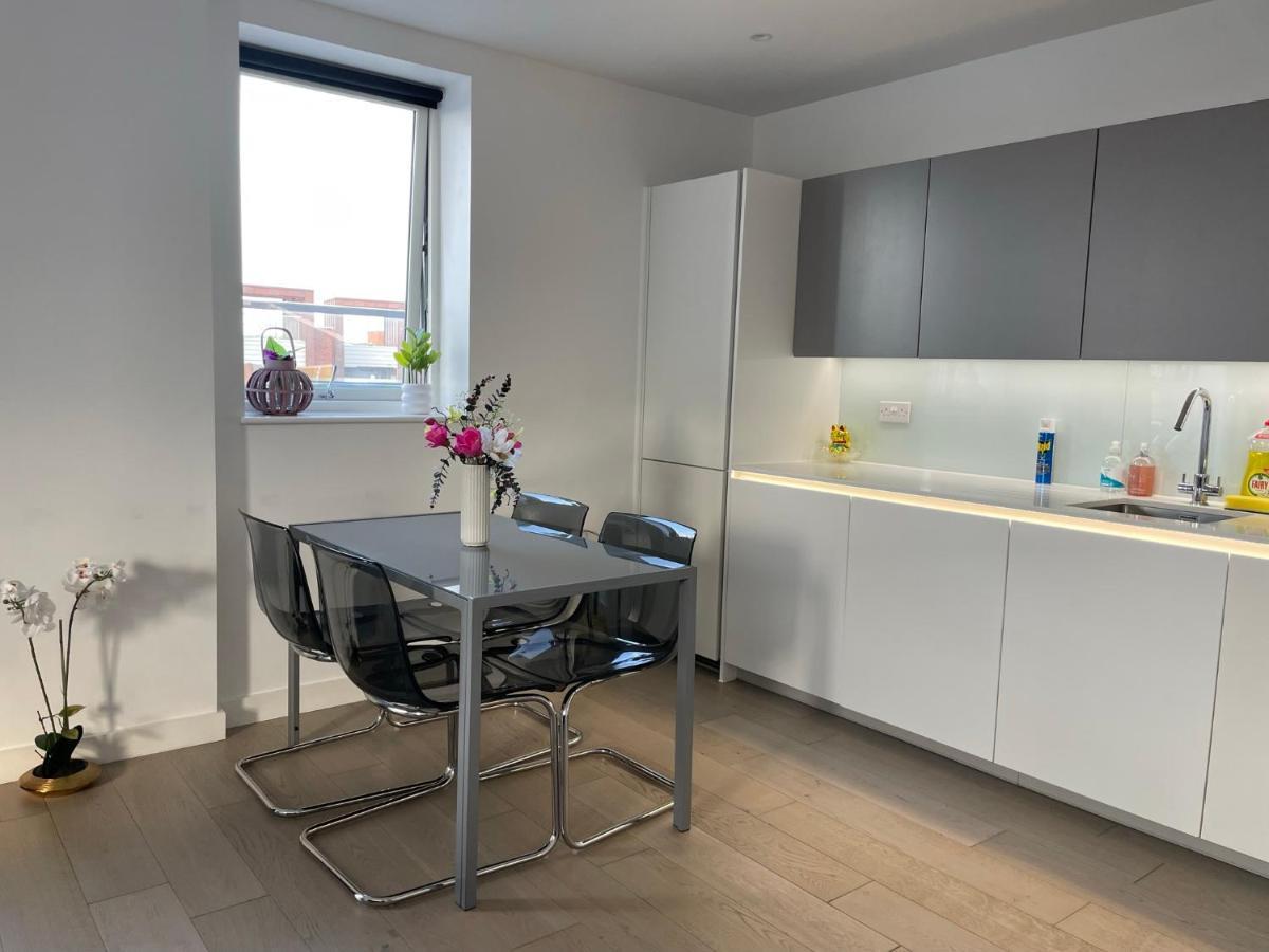 Modern & Spacious Penthouse In North London Leilighet Eksteriør bilde