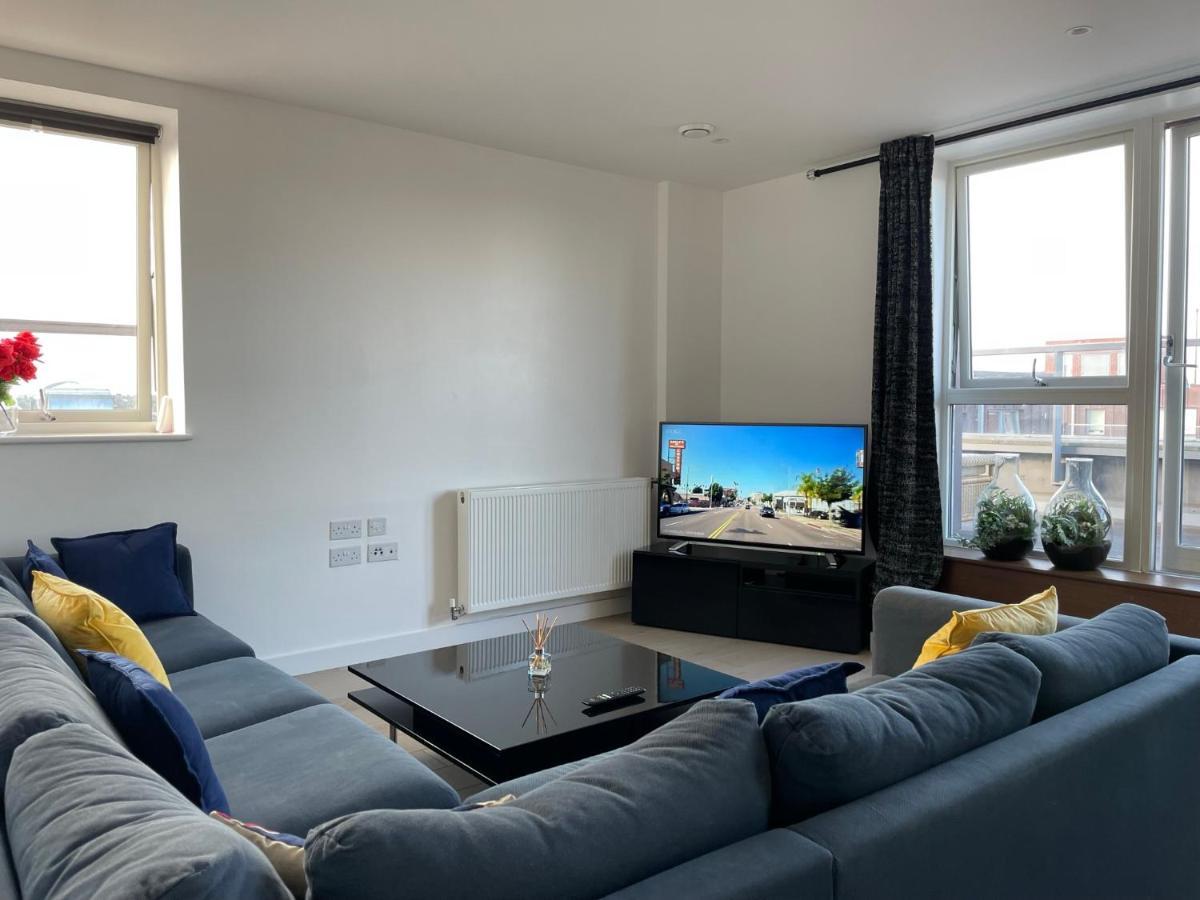 Modern & Spacious Penthouse In North London Leilighet Eksteriør bilde