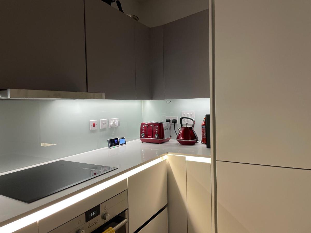 Modern & Spacious Penthouse In North London Leilighet Eksteriør bilde
