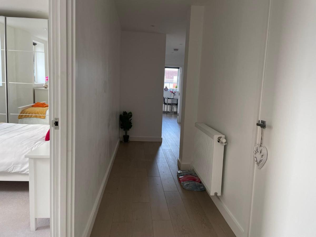 Modern & Spacious Penthouse In North London Leilighet Eksteriør bilde