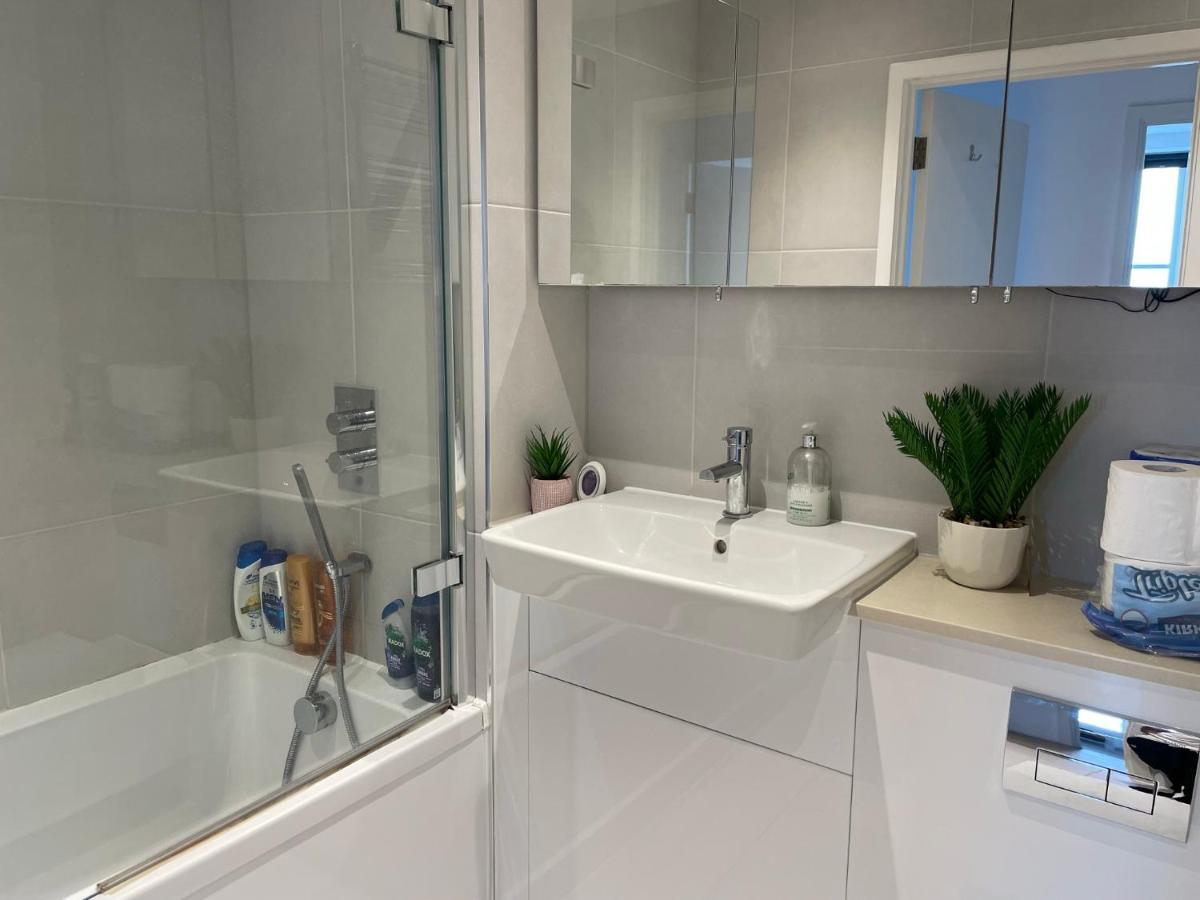 Modern & Spacious Penthouse In North London Leilighet Eksteriør bilde