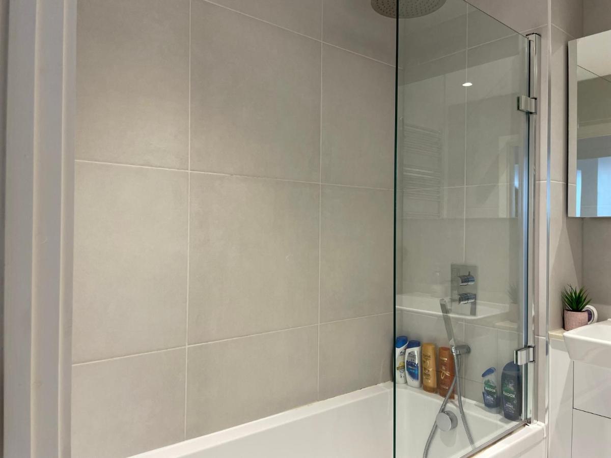 Modern & Spacious Penthouse In North London Leilighet Eksteriør bilde