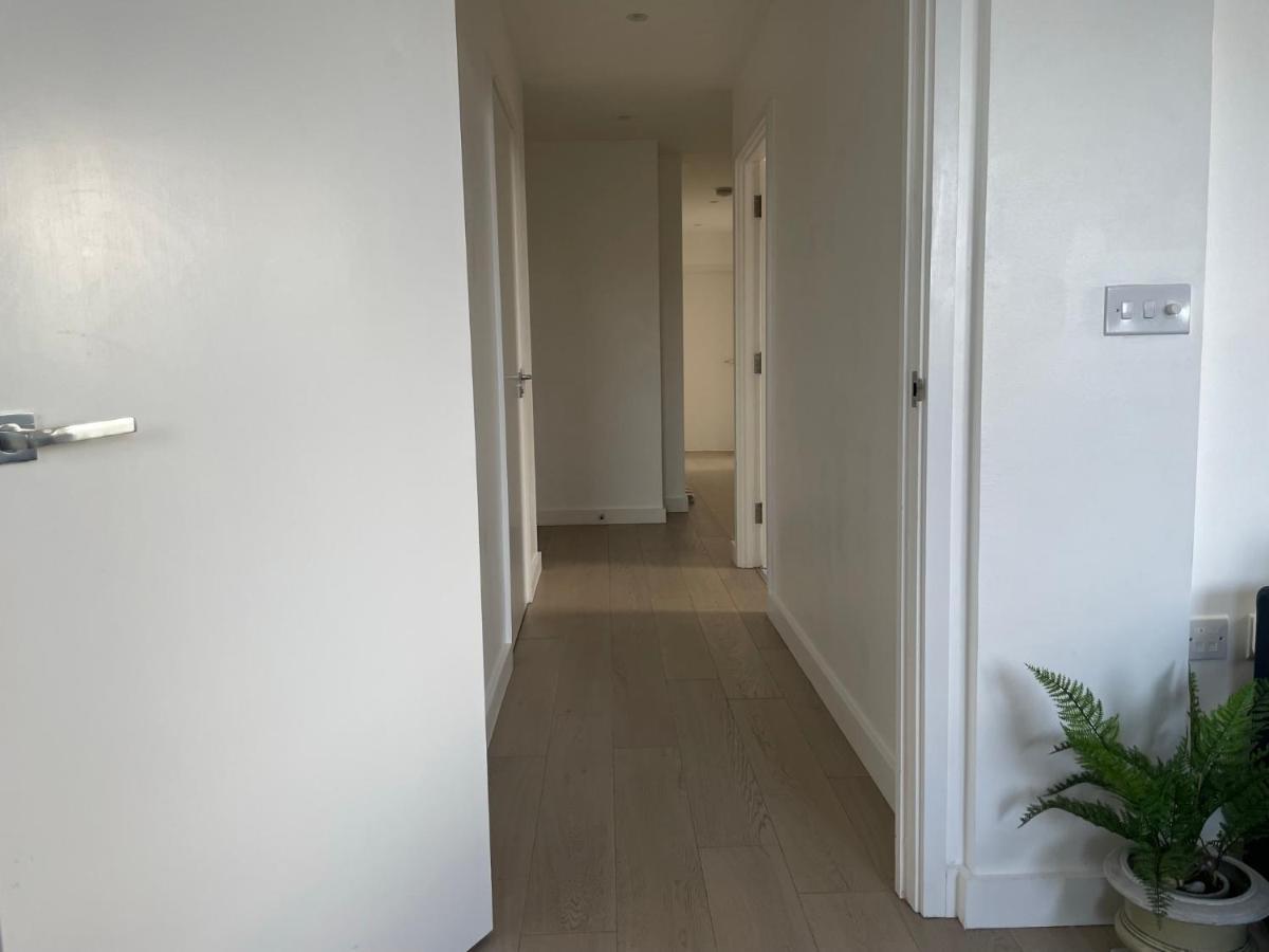 Modern & Spacious Penthouse In North London Leilighet Eksteriør bilde